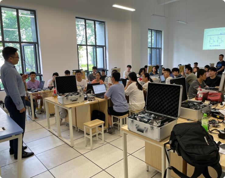 合作高校教學(xué)現(xiàn)場Collaborative university teaching site